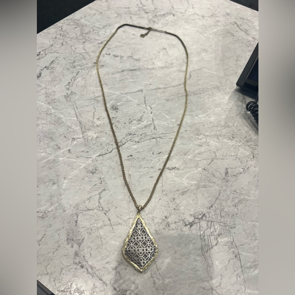 Kendra Scott necklace gold & silver